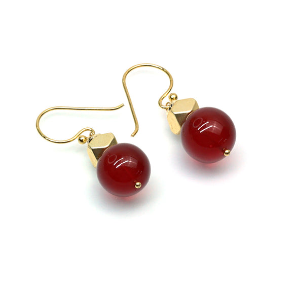 PHLE266a-PG : Red round bead drop earrings with gold cube accent