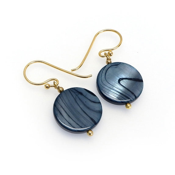 PHLE54a-DB : Navy swirl shell earring