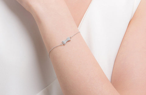 AM08-02B : A present in a present bracelet